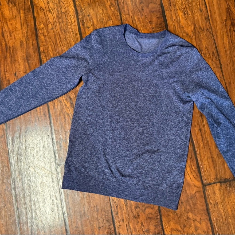 Lululemon-Swiftly Breathe Relaxed Fit long sleeved shirt- 4 - Picture 4 of 7